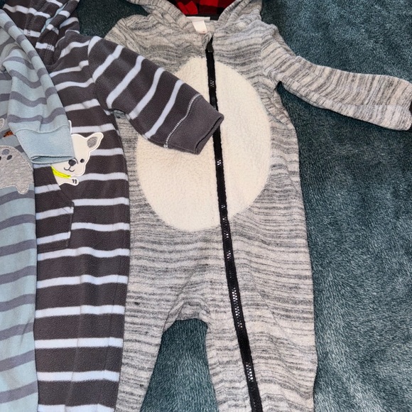 Baby clothes. - Picture 2 of 9